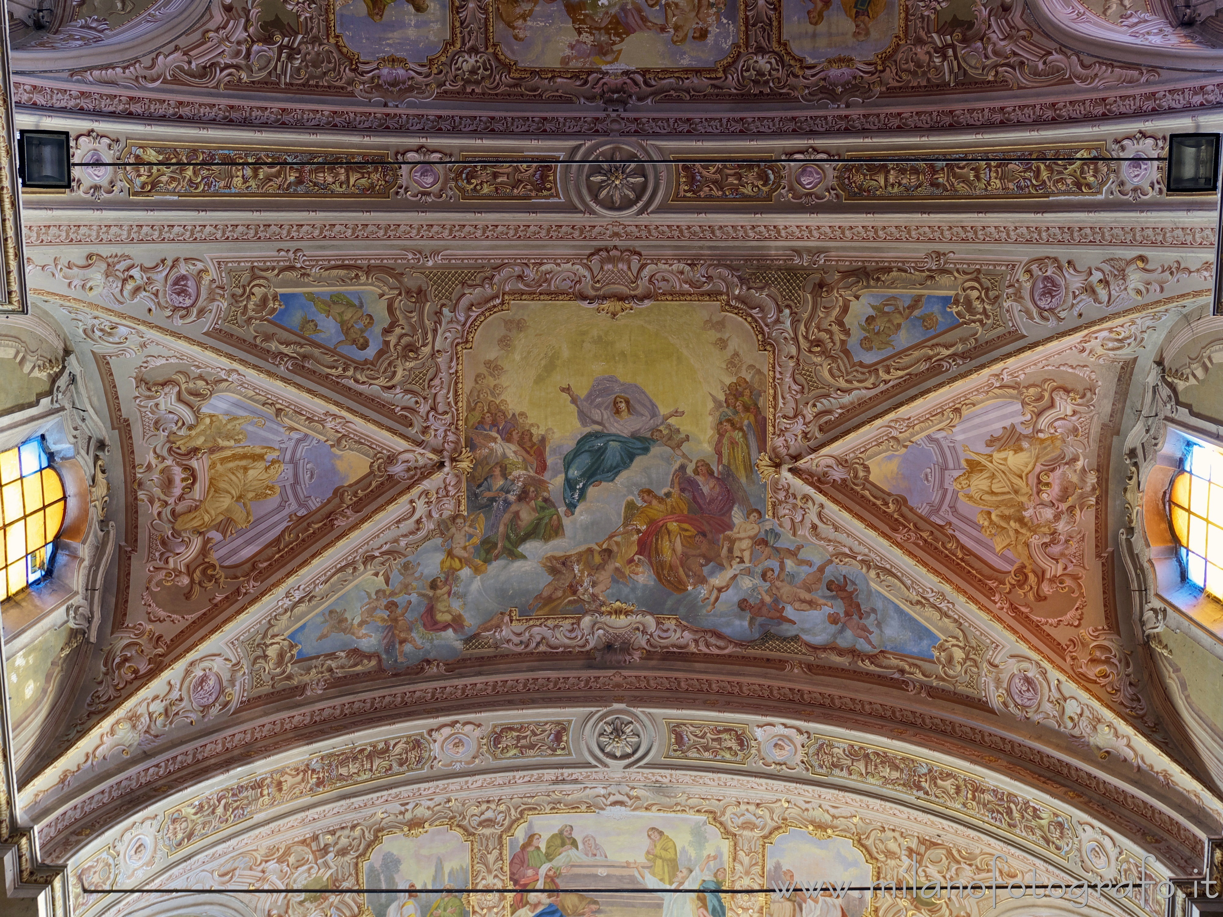 Carpignano Sesia (Novara) - Dettaglio del variopinto soffitto della Chiesa di Santa Maria Assunta